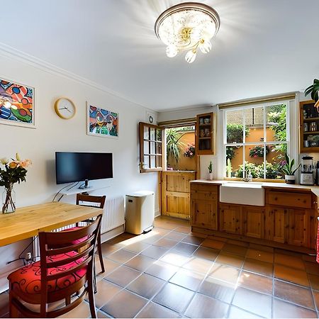 The Clapham Apartment With Private Patio Лондон Екстериор снимка