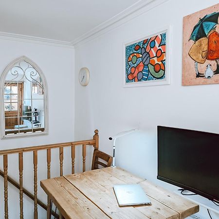 The Clapham Apartment With Private Patio Лондон Екстериор снимка