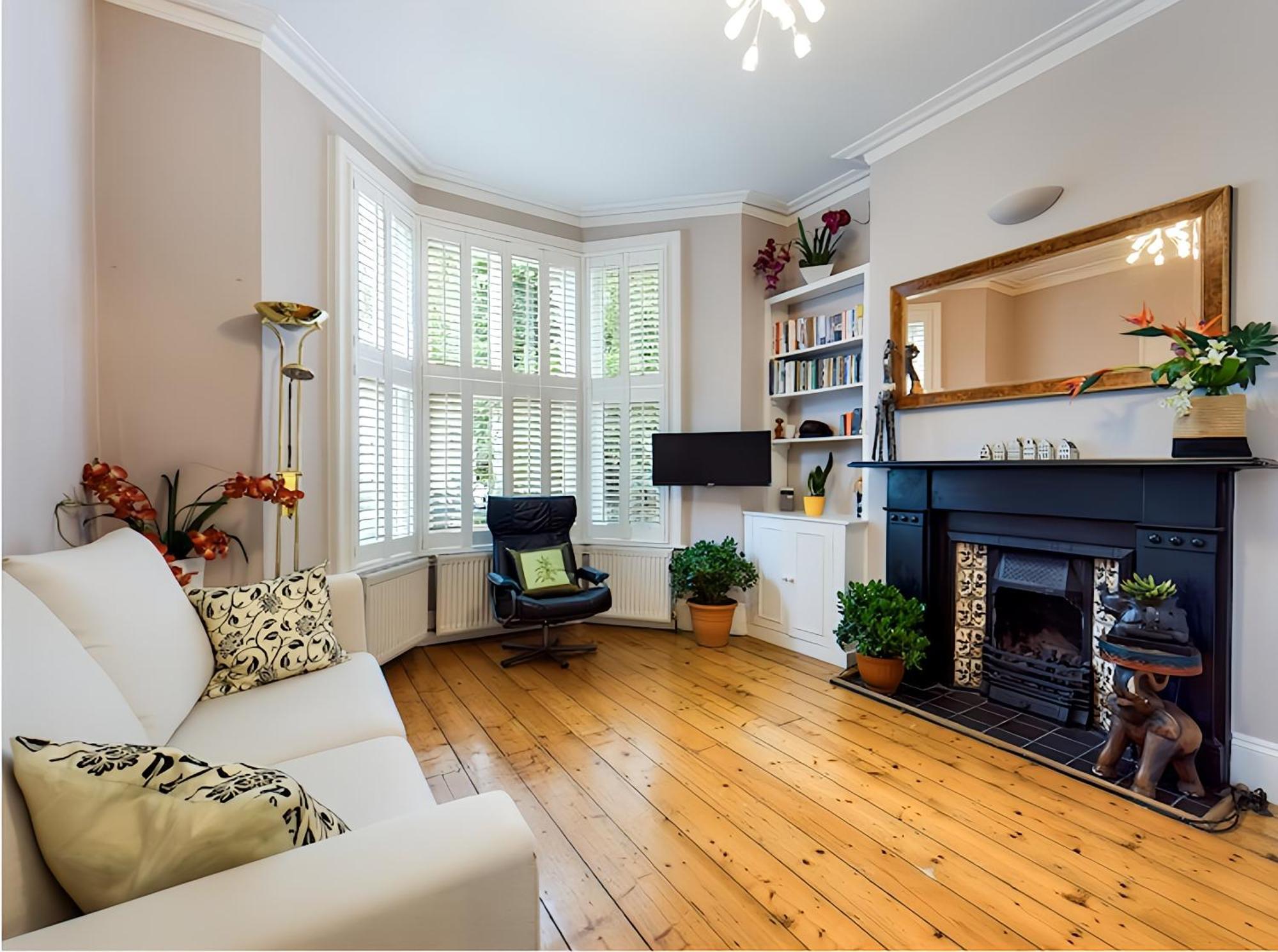 The Clapham Apartment With Private Patio Лондон Екстериор снимка