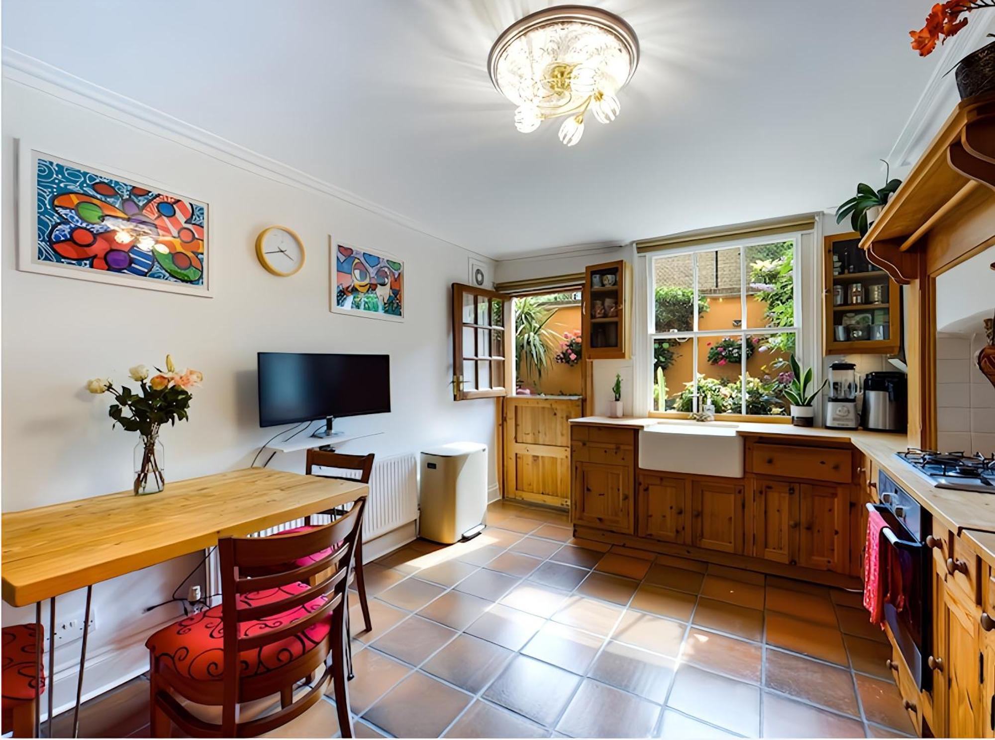 The Clapham Apartment With Private Patio Лондон Екстериор снимка