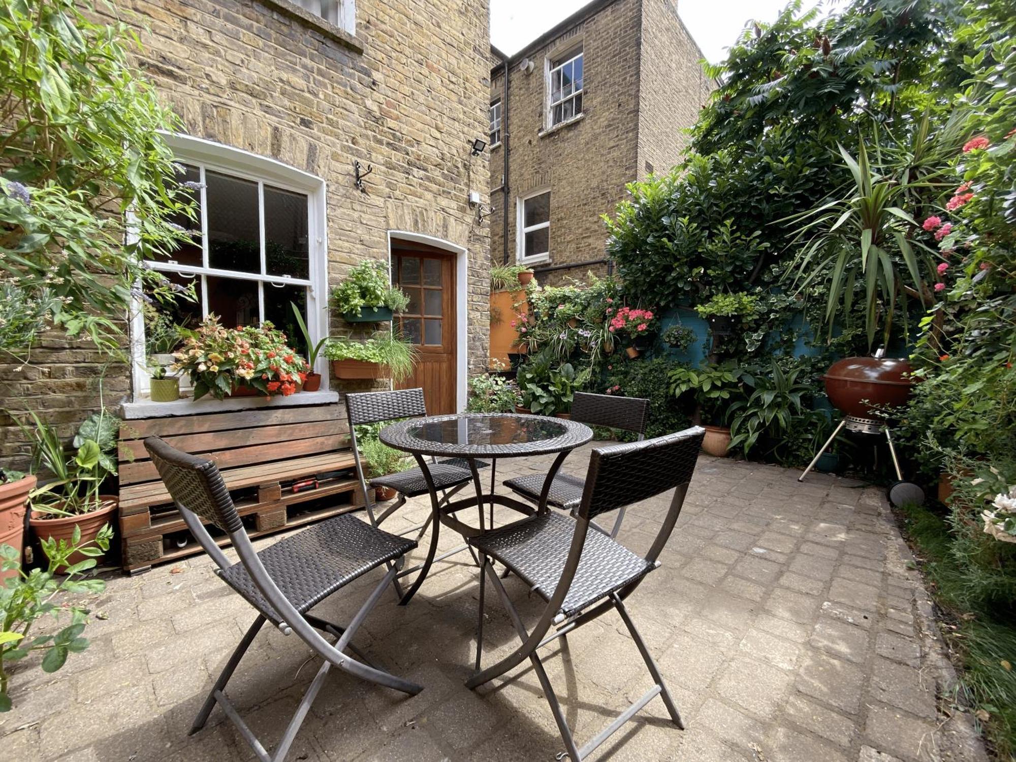 The Clapham Apartment With Private Patio Лондон Екстериор снимка